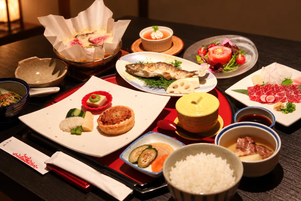 旅館わかばの会席料理の膳