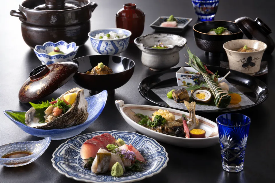 料亭 大友楼の旬の品々を組み合わせた日本料理の会席