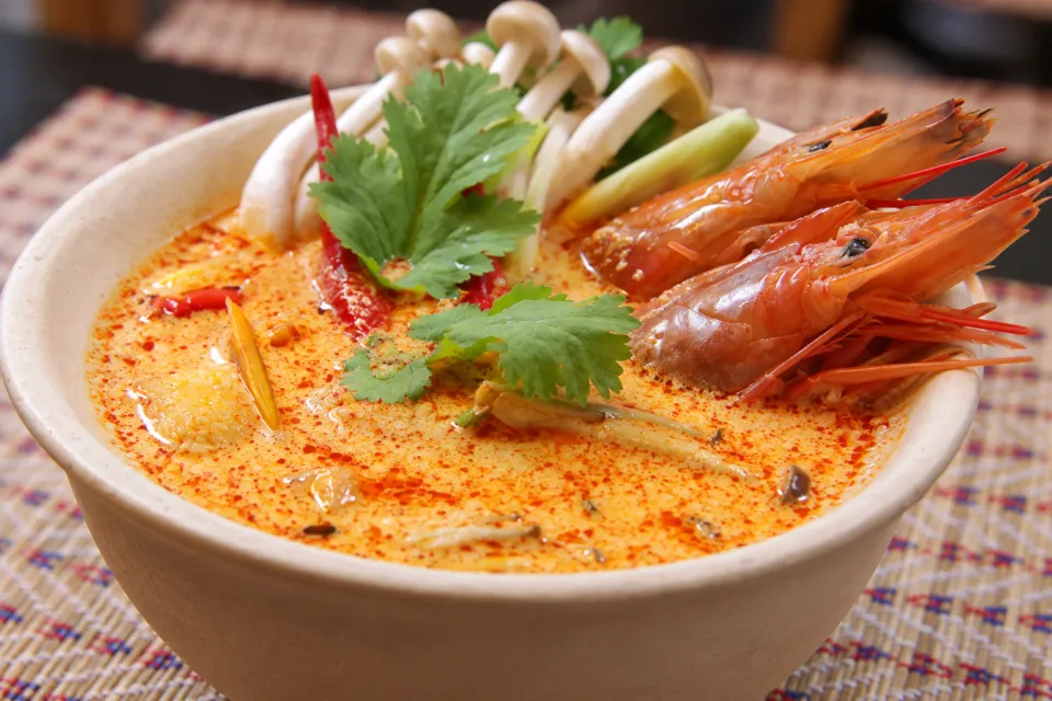 タイレストラン サバイの海老と香草のスープ
