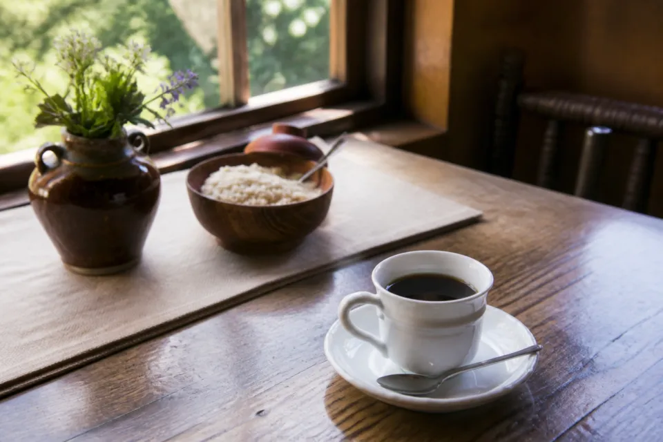茶房 天井棧敷の窓辺のコーヒー