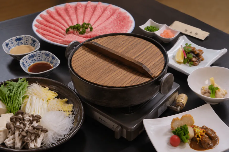 和風肉料理 佐五郎の牛肉と野菜を揃えたしゃぶしゃぶコース