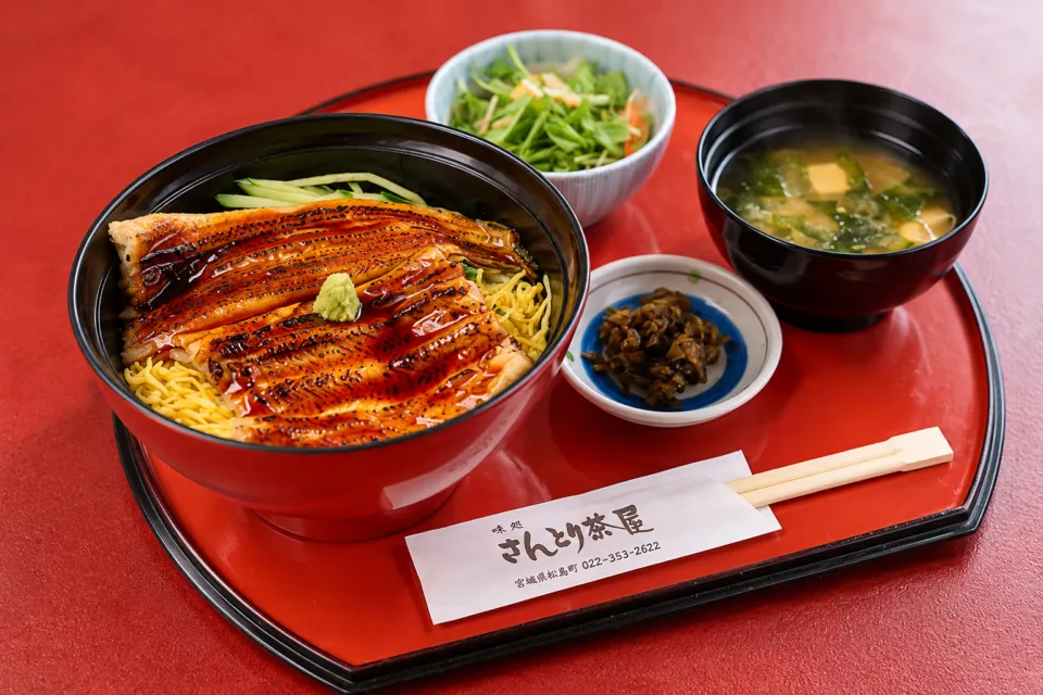 さんとり茶屋の松島あなご丼と付け合わせ