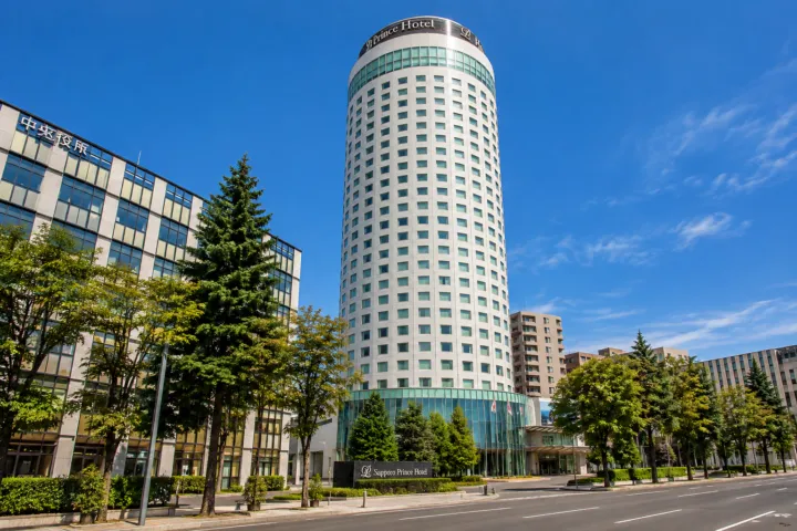 札幌プリンスホテルの円柱形タワー外観