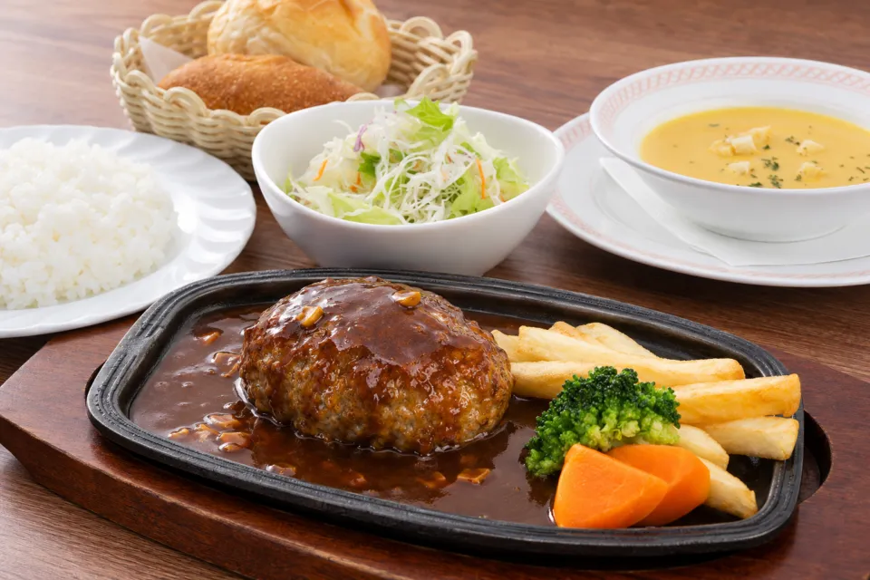 レストラン本陣のハンバーグとスープのセット