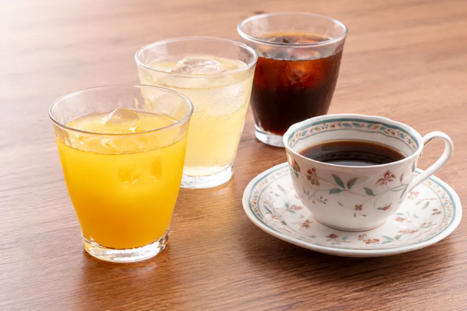 レストラン本陣のコーヒーとグラスのドリンク