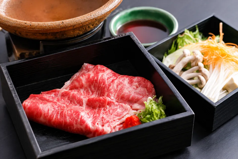 千年の湯古まんの牛肉と野菜の盛り付け