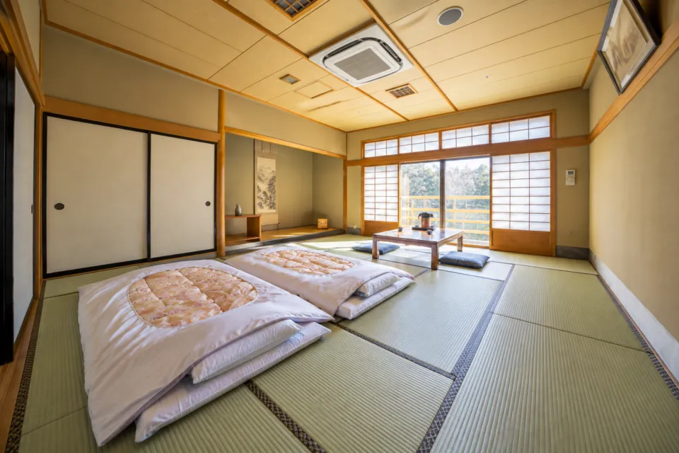 信貴山大本山 玉蔵院の布団を敷いた和室