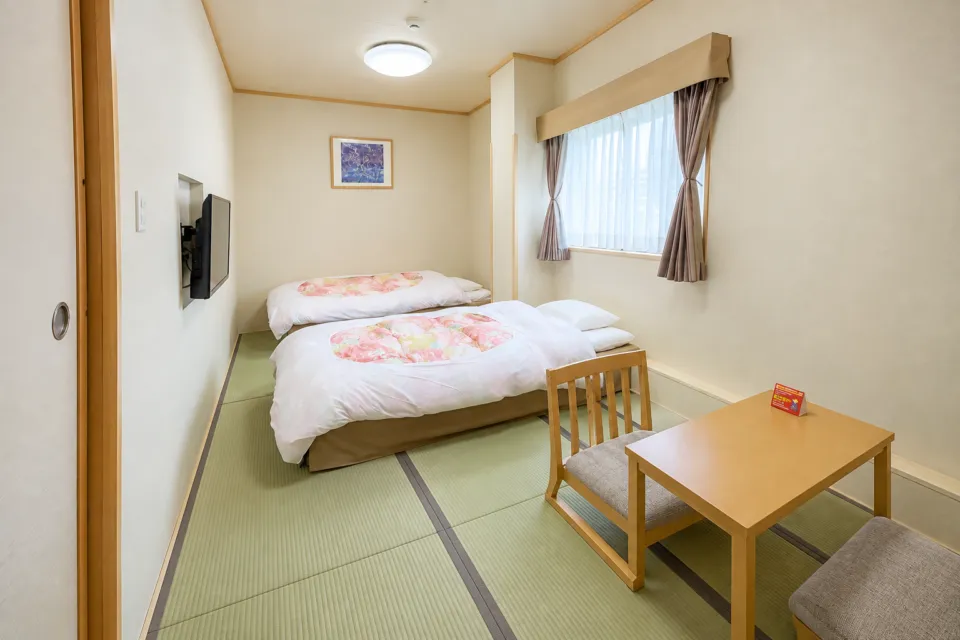 信貴山観光ホテルの別館の和室ベッド