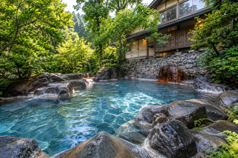 椎葉山荘のしいばの湯の露天風呂