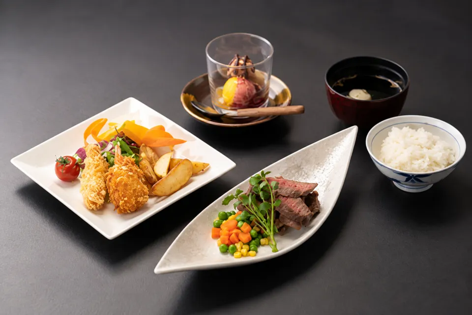 四季茶房八夢の揚げ物と肉料理のお子様ステーキ膳