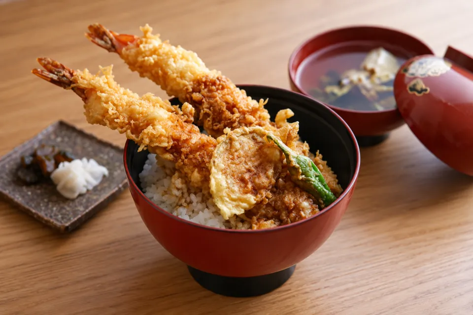 しんばしの海老天を盛った天丼