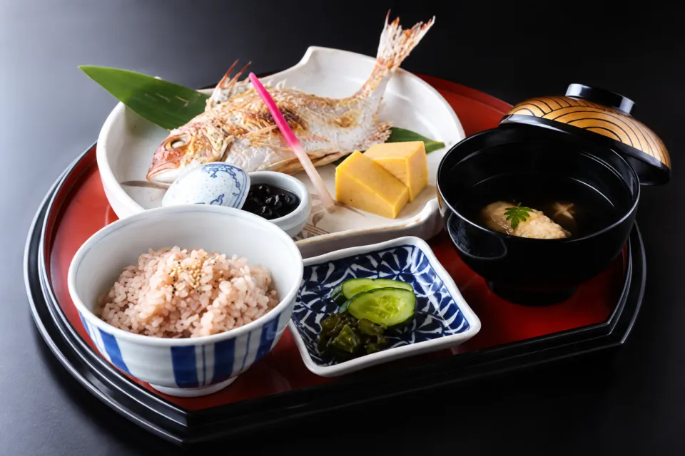 御料理 新茶屋のお食い初め膳の料理一例