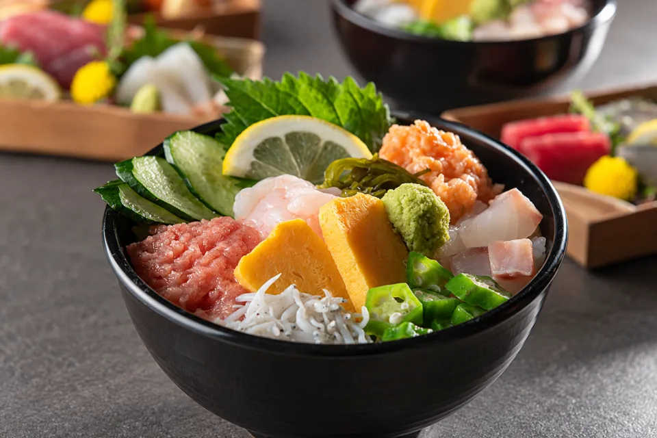 白浜オーシャンリゾートの具材を盛り付けた海鮮丼