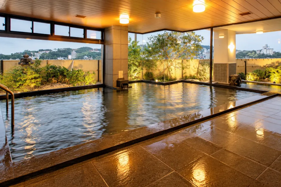 白良荘グランドホテルの松風の浴場