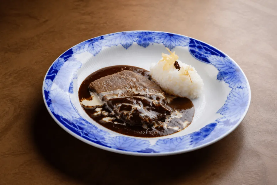 白山文雅の牛タンカレー