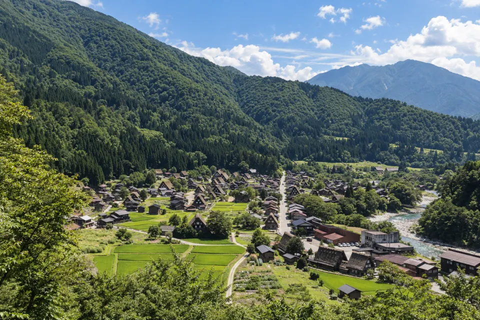 城山館の宿周辺の白川郷の集落風景