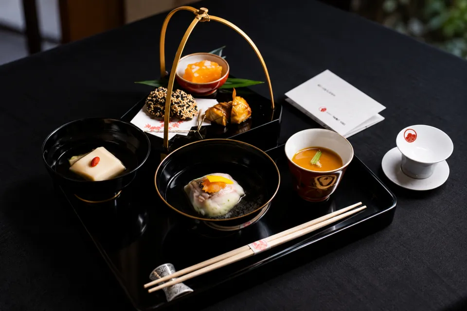 史跡料亭 花月の会席料理の膳
