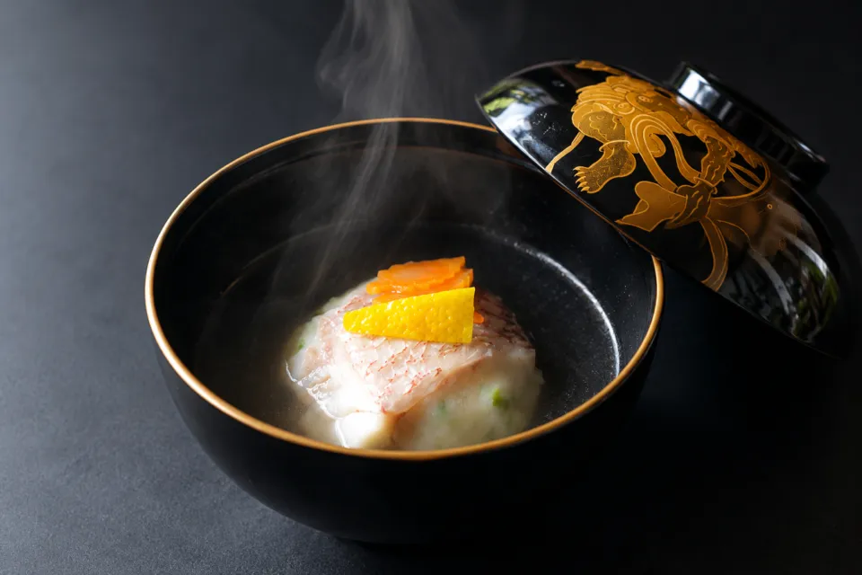 史跡料亭 花月の柑橘を添えた椀物