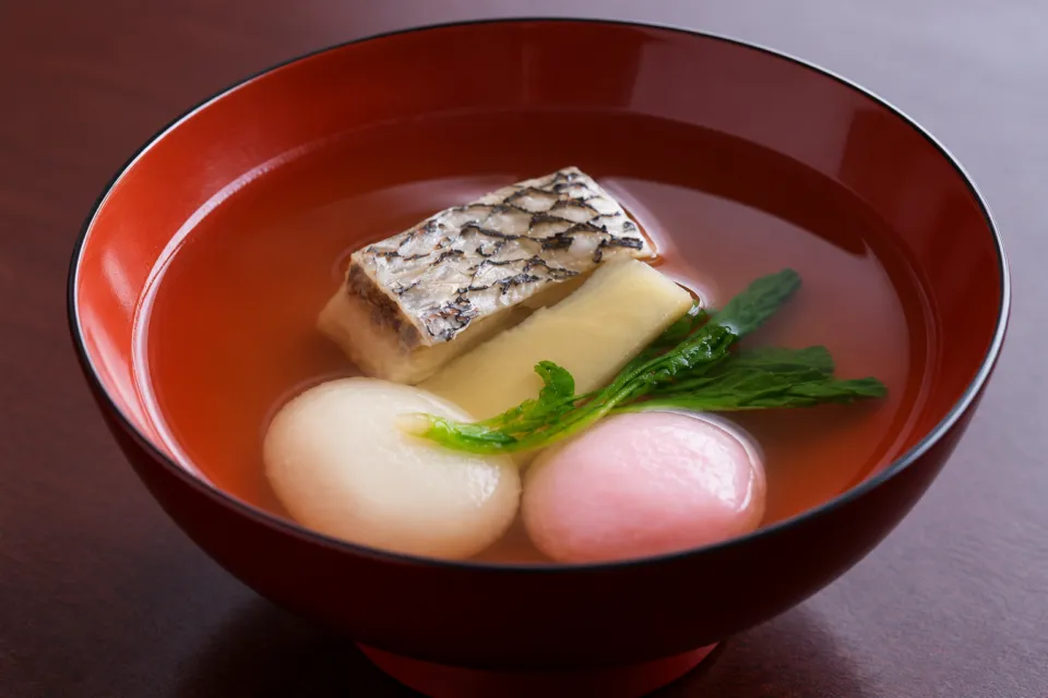 史跡料亭 花月の魚と紅白団子の椀物