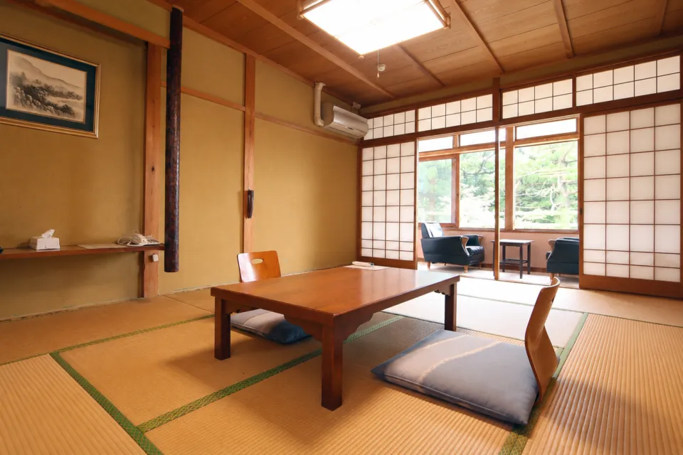 宿坊・観證院 山楽荘の和室8帖の全景