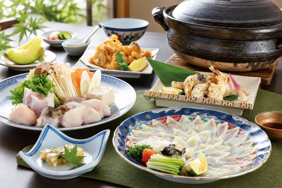 旬楽館の天然とらふくコースの料理