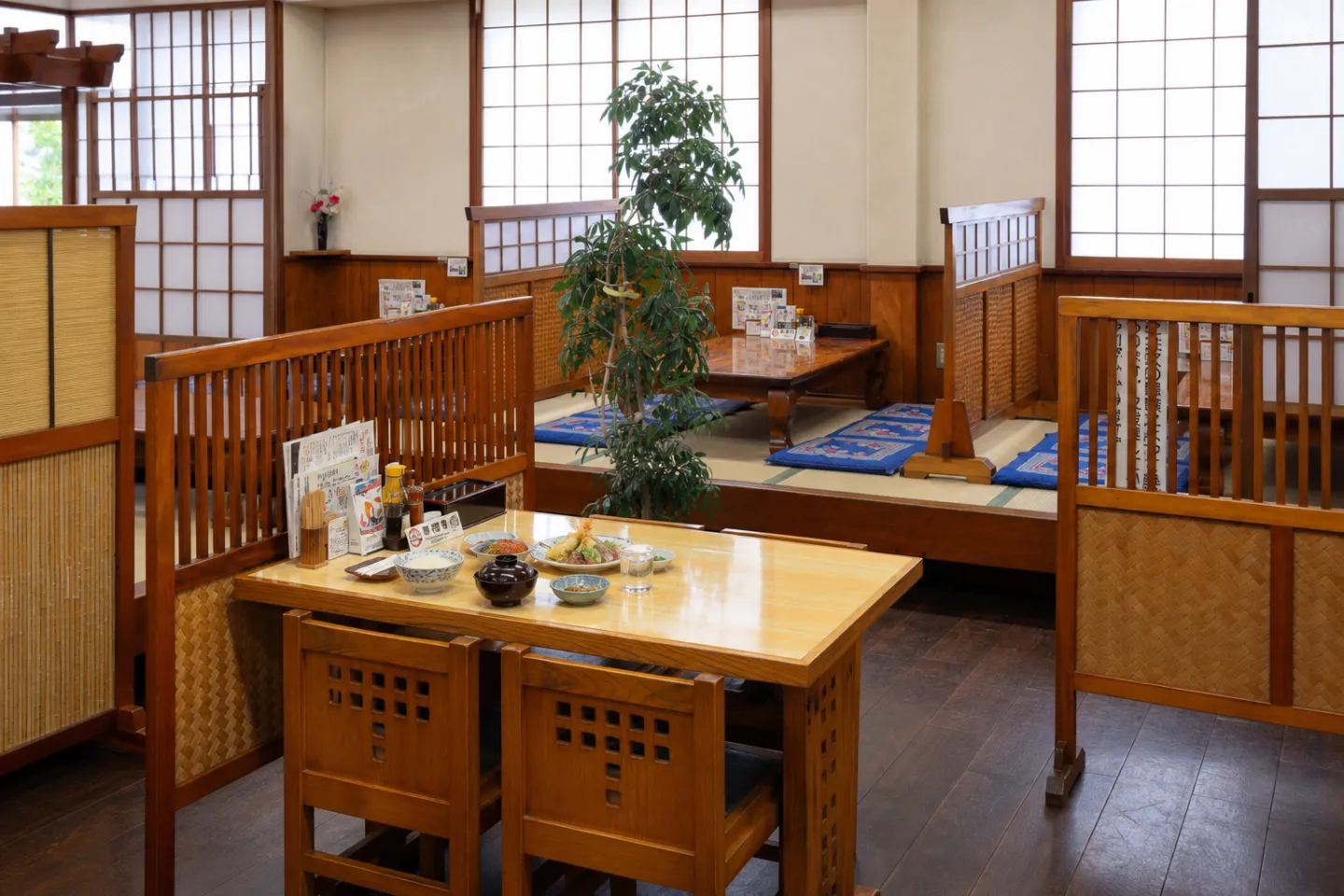 宗庵よこ長の座敷席とテーブル席