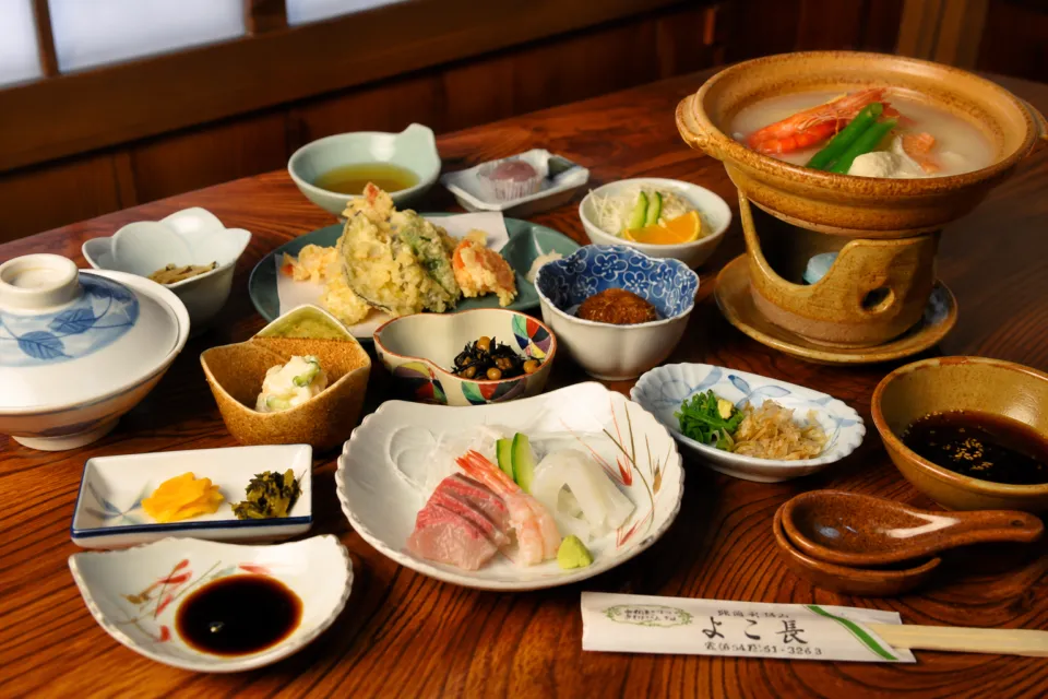 宗庵よこ長の団体向け料理の盛り合わせ