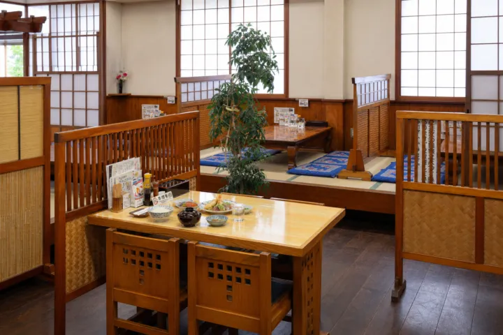 宗庵よこ長の座敷席とテーブル席