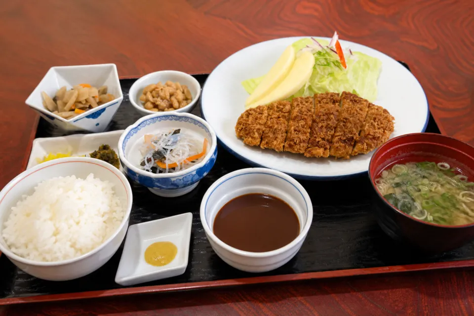 宗庵よこ長のとんかつ定食