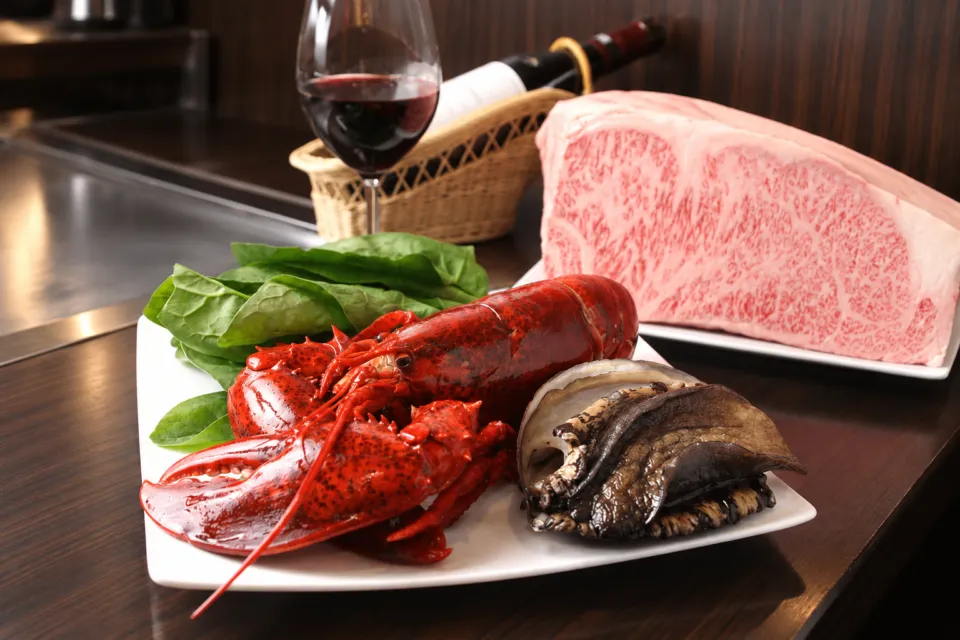 ステーキハウス蜂 唐津本店の牛肉・ロブスター・アワビの食材