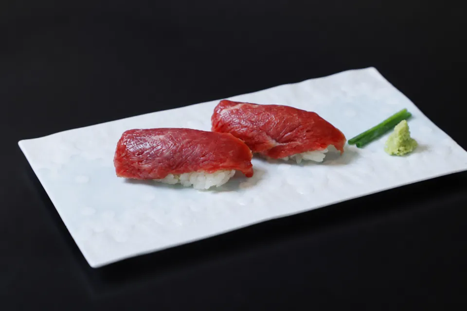 菅乃屋 銀座通り店の馬握り2貫
