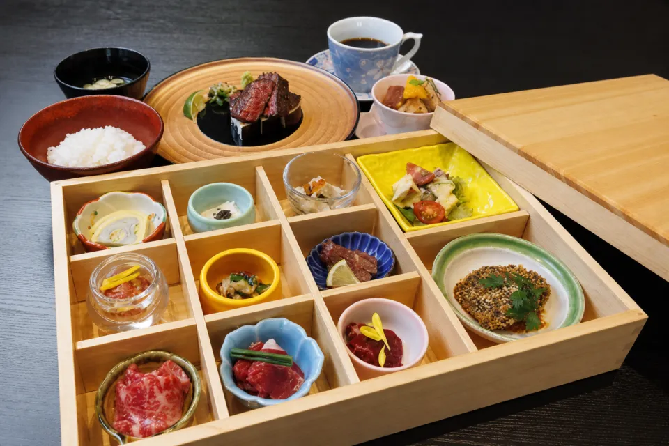 菅乃屋 銀座通り店のステーキ箱膳