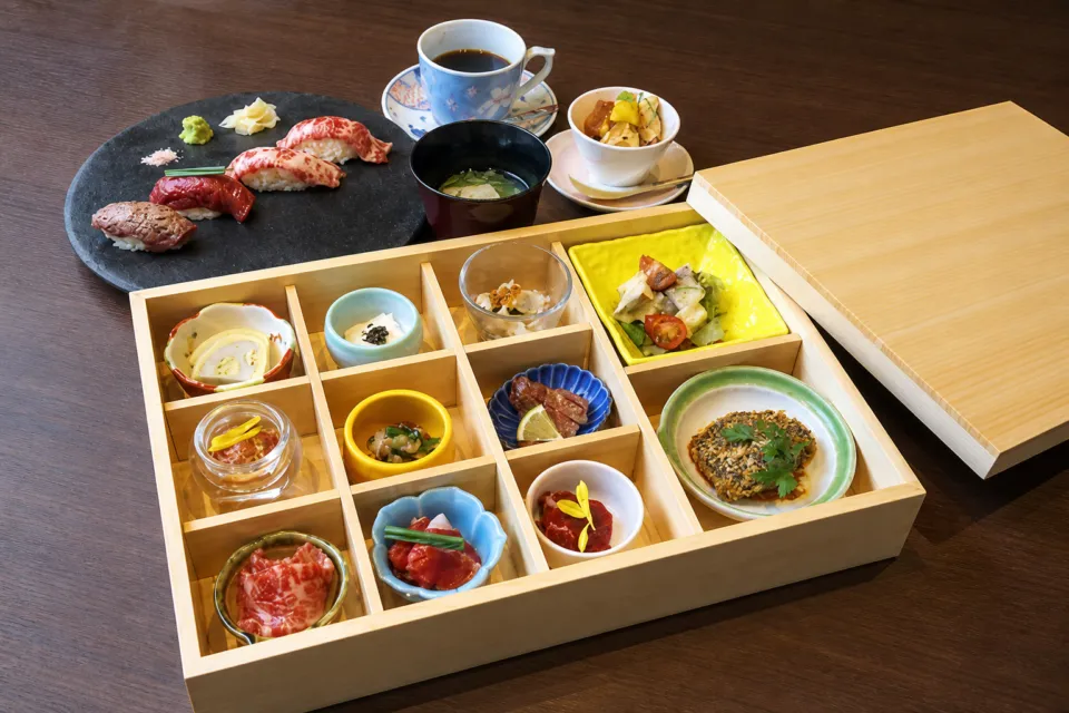 菅乃屋 銀座通り店の寿司箱膳