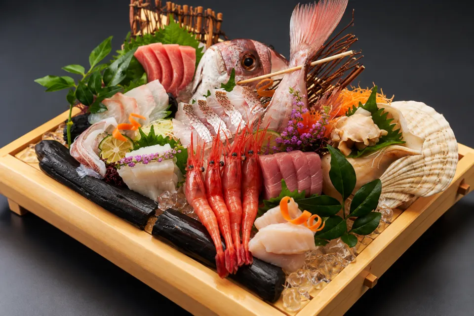 鮨・割烹 丸伊の地魚の刺し身盛り合わせ