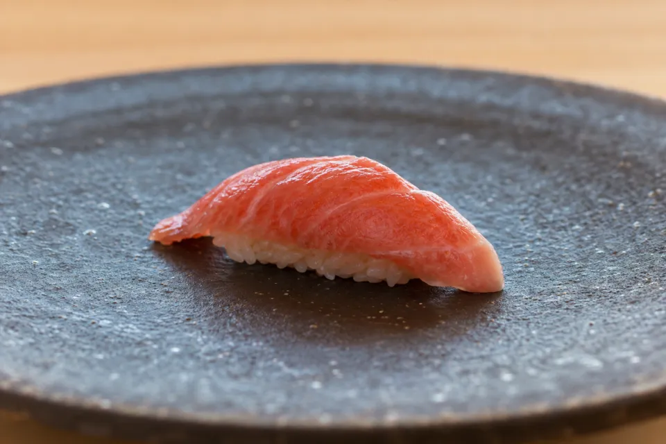 鮓 希凛の赤い魚の握り