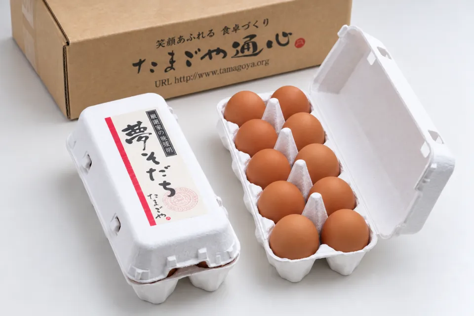 たまごやの夢そだちの卵のパックと配送用の箱