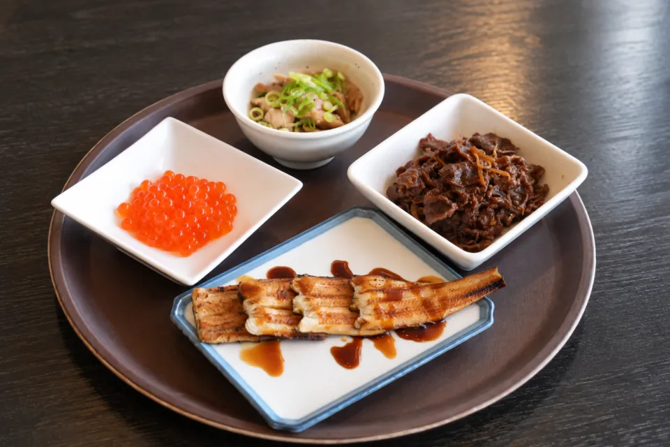 たまごやの卵かけご飯に添える四種類のトッピング