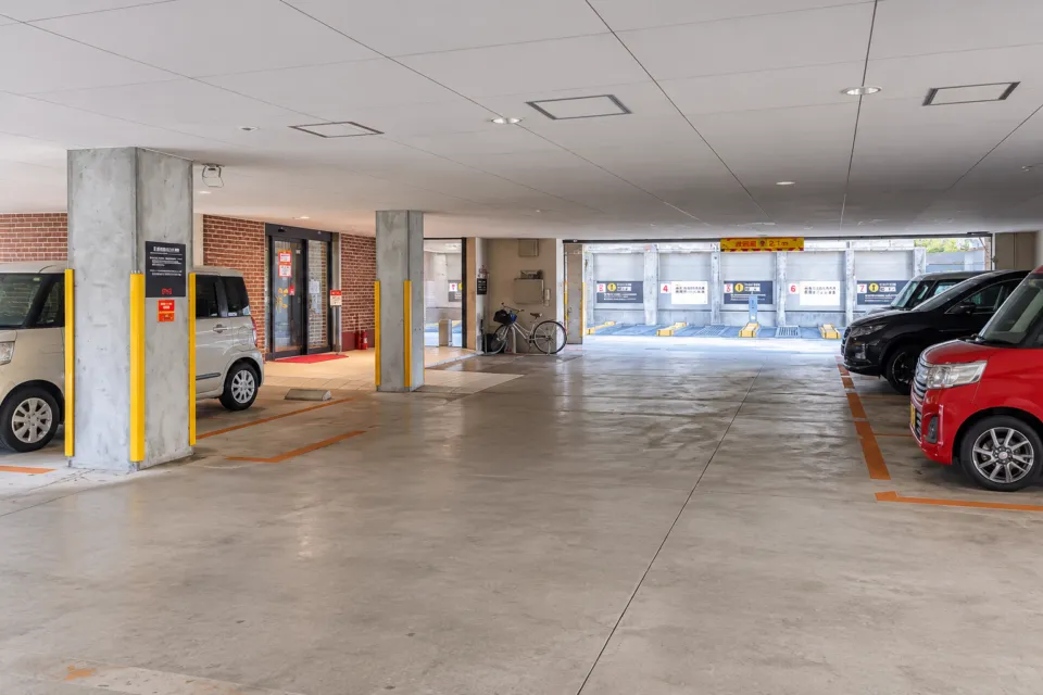天下味 栄田の屋根付き駐車場