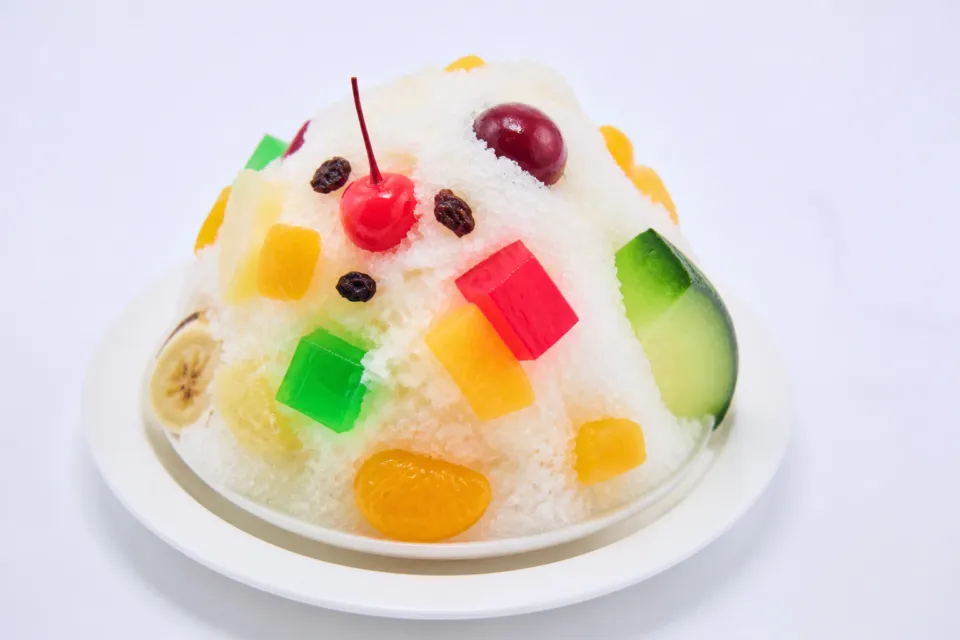 天文館むじゃき 本店のスプーンですくった白熊のふわふわの氷