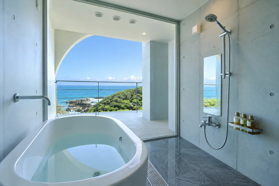 THE HOTEL YAKUSHIMAの別邸から望む東シナ海