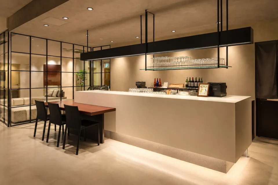 THE HOTEL YAKUSHIMAのカフェカウンター