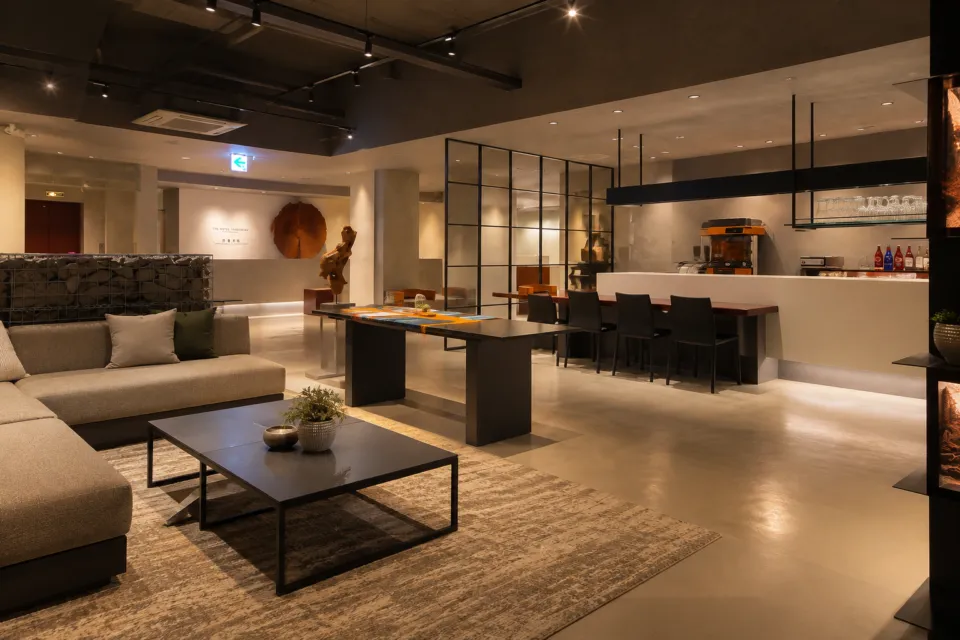 THE HOTEL YAKUSHIMAの館内ラウンジ