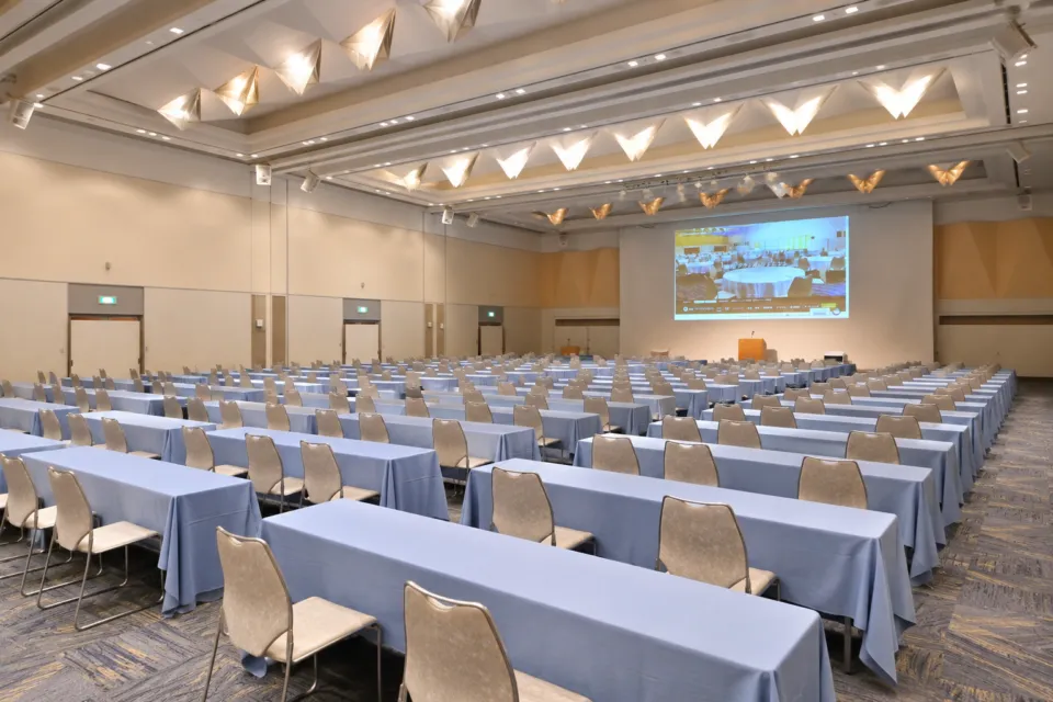 徳島グランヴィリオホテルのスクール形式に整えられた大会場