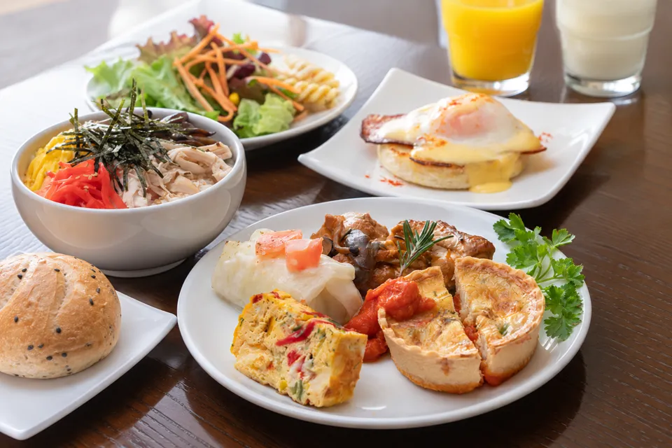 東急ステイ福岡天神の盛り付けた朝食の料理