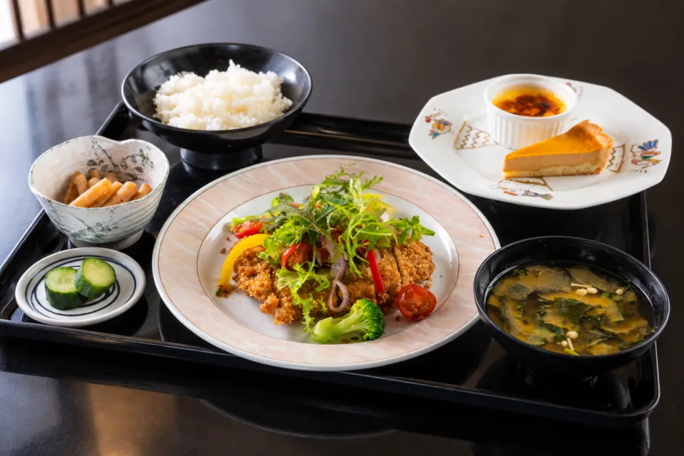 とんかつ味処 くらのヒレカツのサラダ仕立て定食