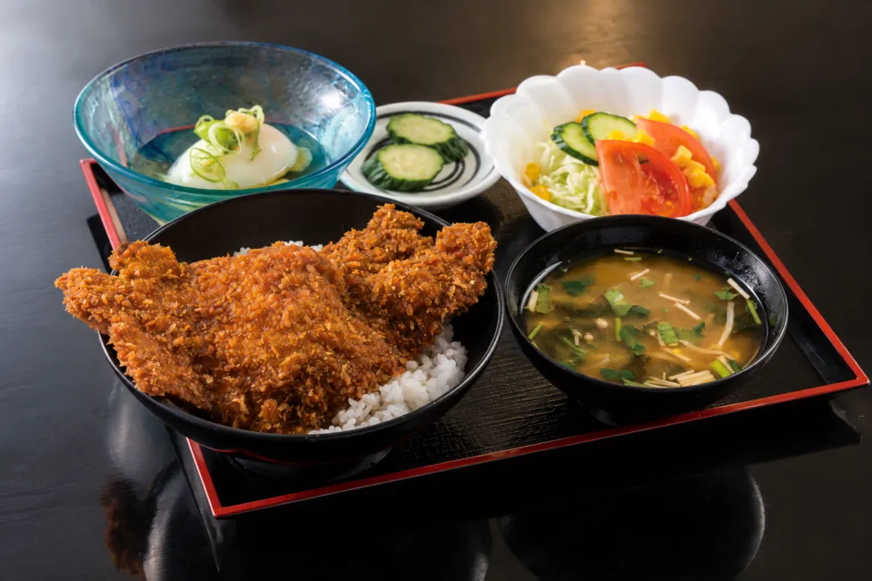 とんかつ味処 くらのロースカツ丼の定食