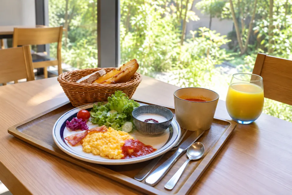 トーセイホテル ココネ鎌倉の洋朝食の配膳