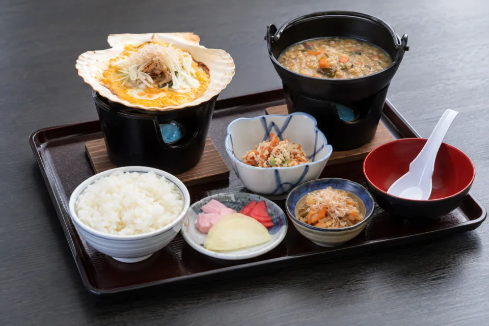 お食事処 旨米屋の貝焼きとけの汁を組み合わせた定食