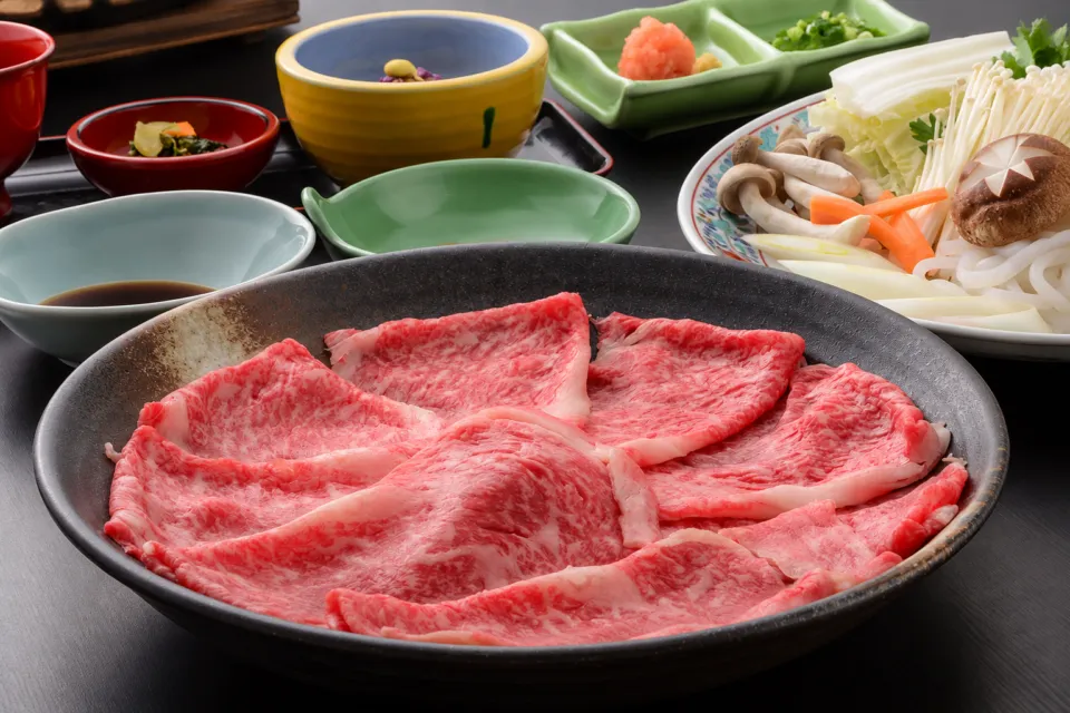 上杉伯爵邸の米沢牛のしゃぶしゃぶ用の肉と野菜