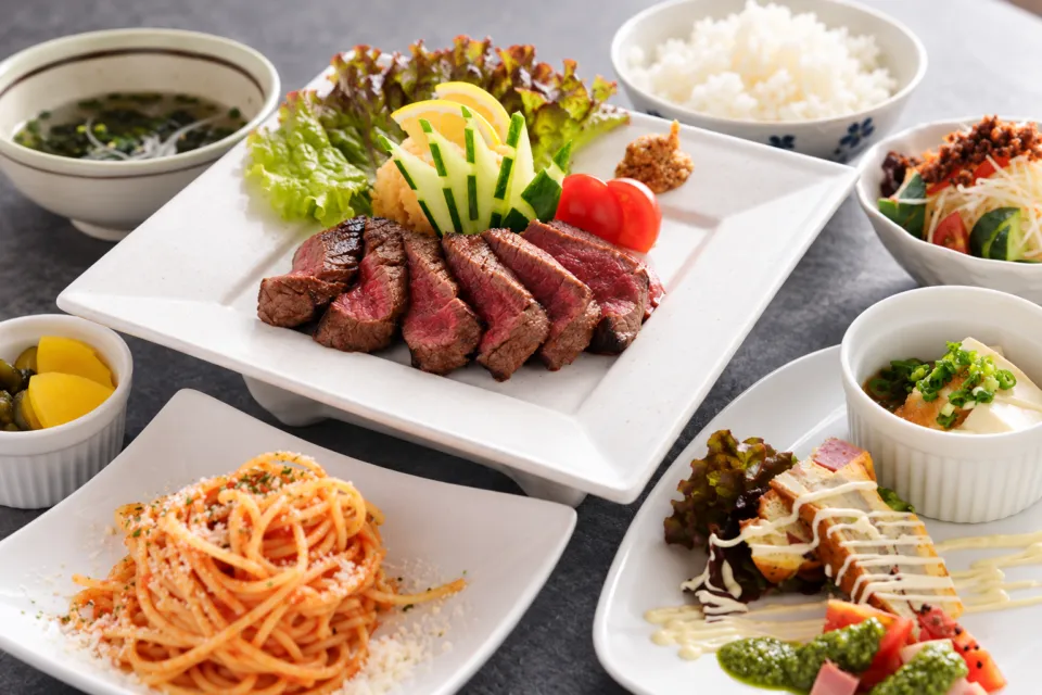 馬桜 銀座通り店の馬肉ステーキを中心にした膳